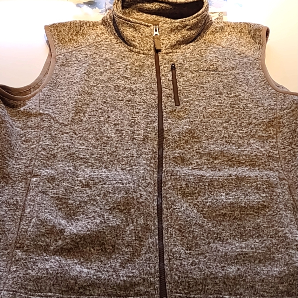 Men's XL Vest new no tags